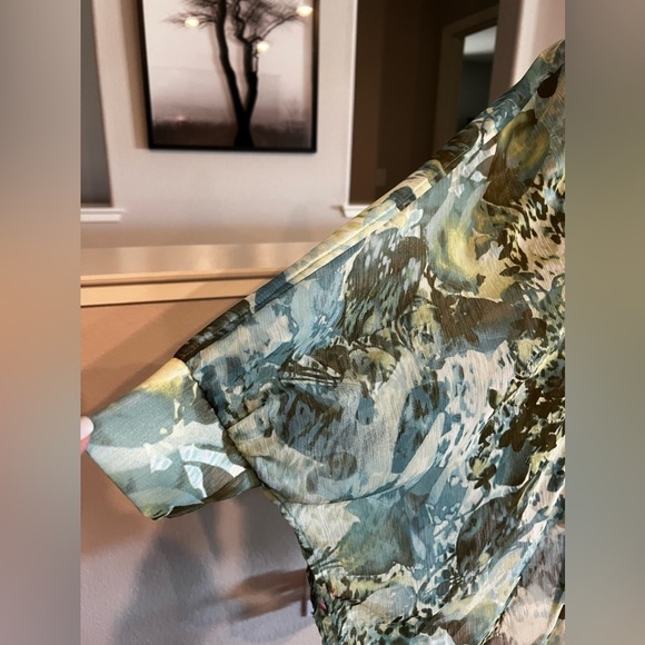 Chico’s Sheer One Button Blouse ⭐️ Small/Medium- NWOT - Picture 5 of 10